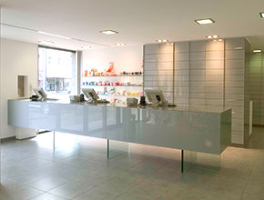 Modern stílusú gyógyszertári fiókrendszerek