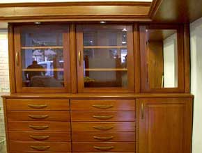 Nemesfából készült gyógyszertári szekrény huwil fiókokkal