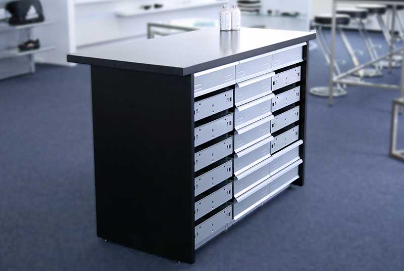 Különálló Shoptec Huwil fiókblokk összeszerelésének bemutatása